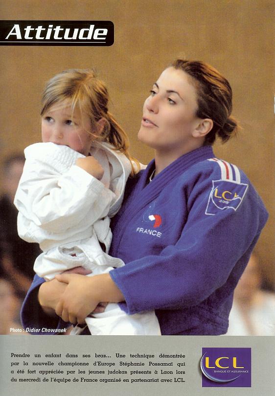 Elise (du judo club de vervins) dans les bras de Stéphanie Possamaï